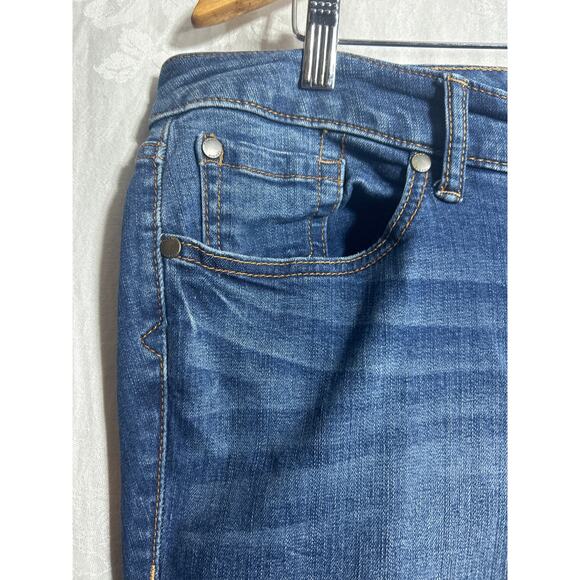 Torrid Jeans 16 Straight Cropped Raw Hem Blue Denim Stretch - Picture 4 of 15